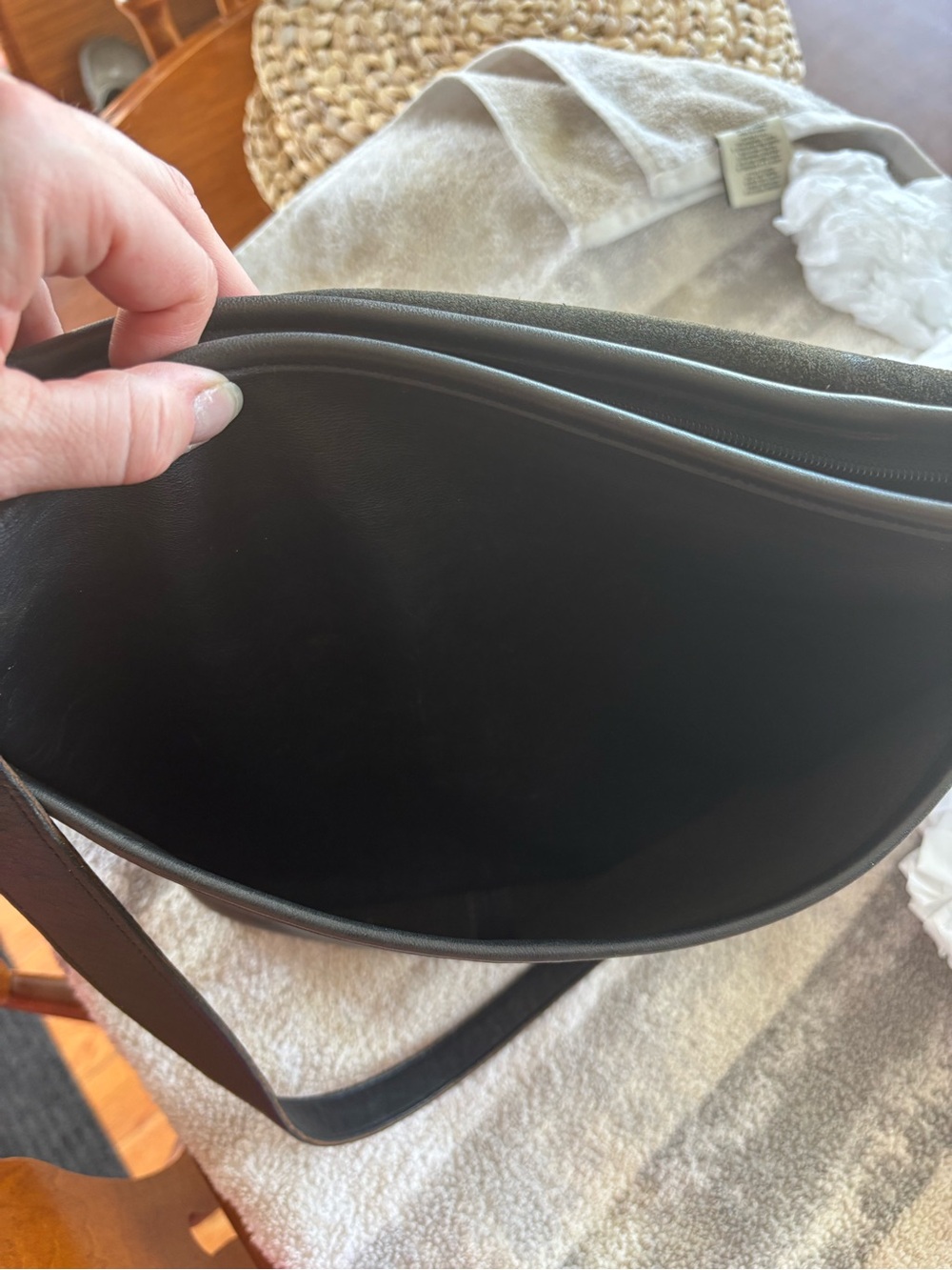 Authentic Vintage 1995 Coach Whitney Navy Blue Leather Shoulder Bag USA w Brass - Picture 8 of 16
